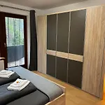 Henriette Apartment *
